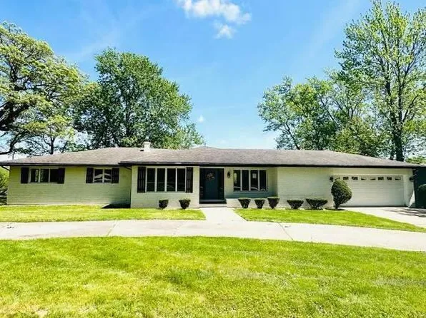 8665 Howard St, Saint John, IN 46373