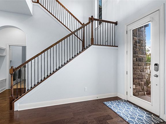 4th image of 2357 Cartier St