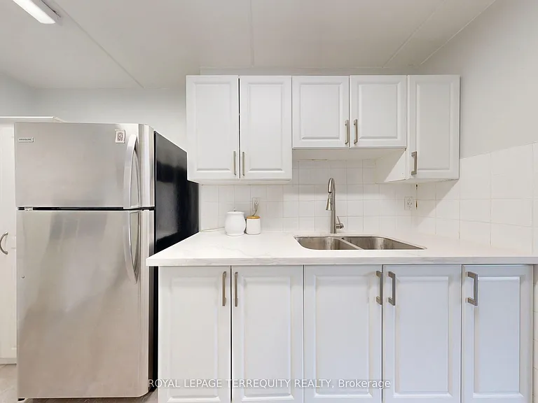 2 Glamorgan Ave #212 — Photo 15