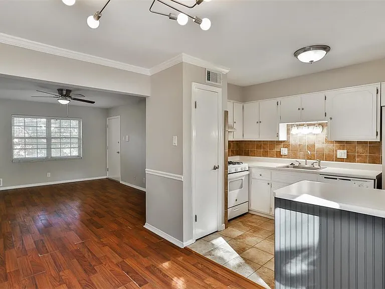1041 N Clay Ave #C-20 — Photo 11