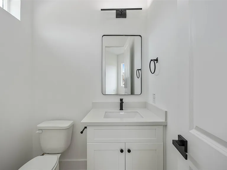 4804 Carmen St #B — Photo 12