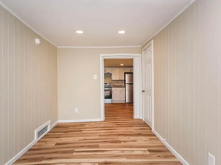 451 Moss St #1 — Photo 4