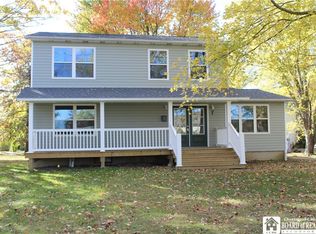 7 Hillcrest Dr, Fredonia, NY 14063