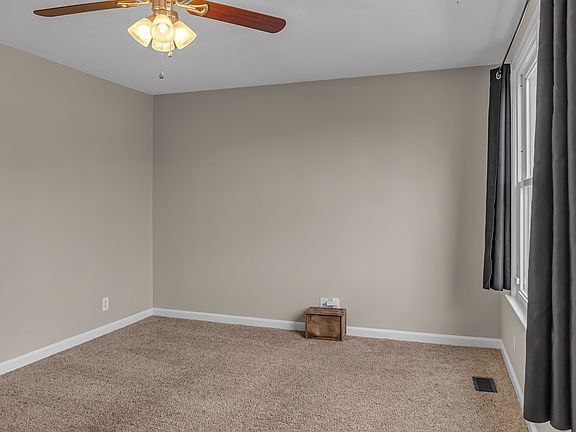 5th image of 403 Gold Ln