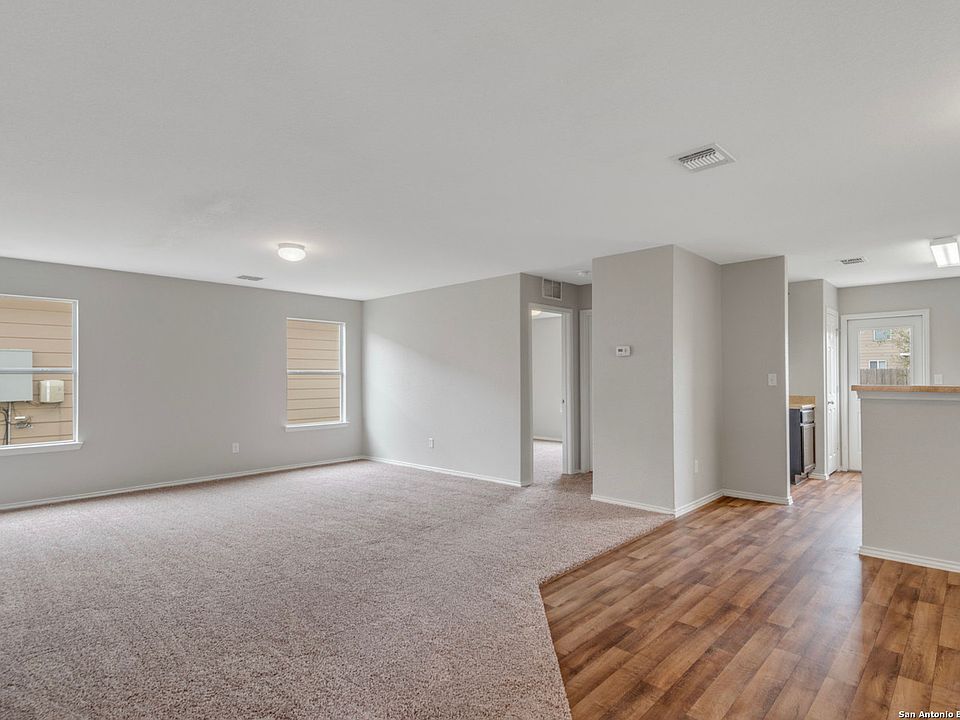 2nd image of 475 Walnut Crest