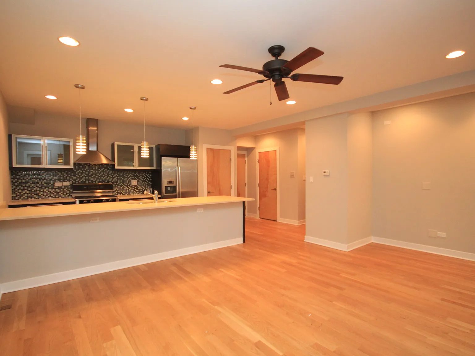 2 bed, 2.5 bath, 1109 sqft, $4,095 — Photo 2