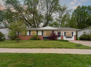 9040 Chesterfield Dr, Swartz Creek, MI 48473