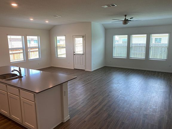 Living space and dining/ breakfast