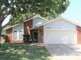 2628 S Lions Ave W, Broken Arrow, OK 74012