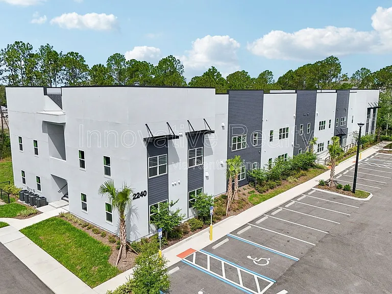 Las Palmas Apartments — Photo 36
