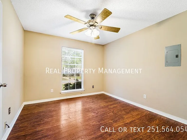 9631 Royal Woods Dr N — Photo 8