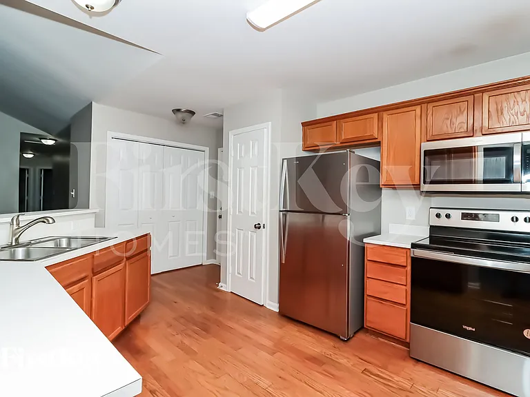 312 Edgemore Ct — Photo 8