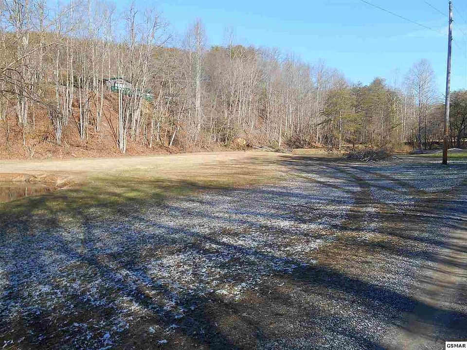 2nd image of 2202 Lake View Ln