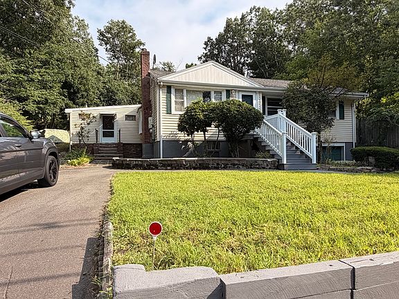 3rd image of 115 Center St
