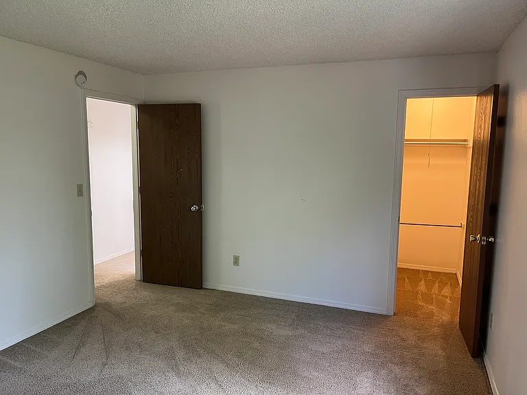 253 S Lincoln Ave — Photo 32