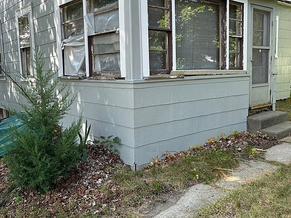 4th image of 49 Railroad Ave