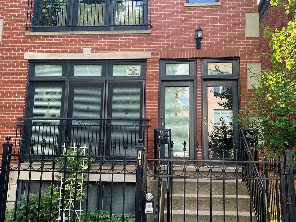 1st image of 1934 N Oakley Ave #2