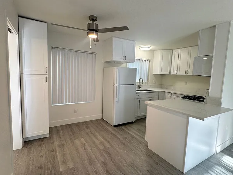 4445 Fanuel St #7 — Photo 3