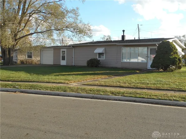 200 Fenwick Dr, New Carlisle, OH 45344