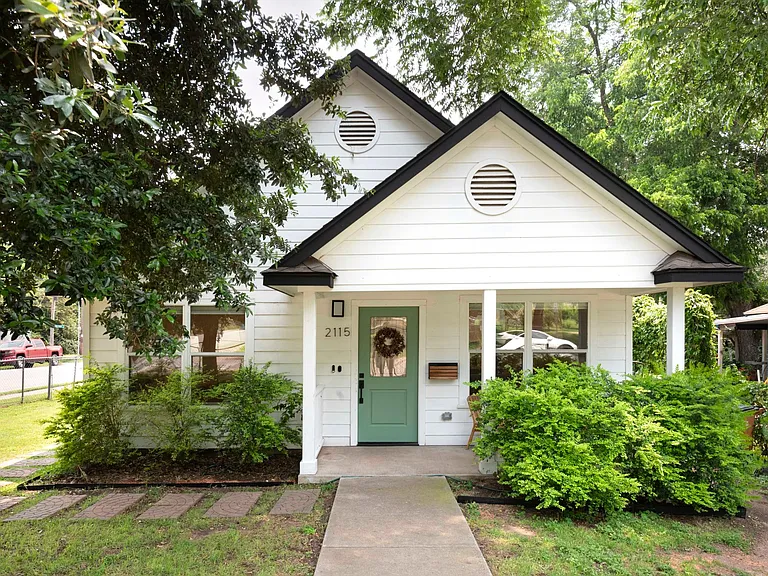 2115 Garden St — Photo 2