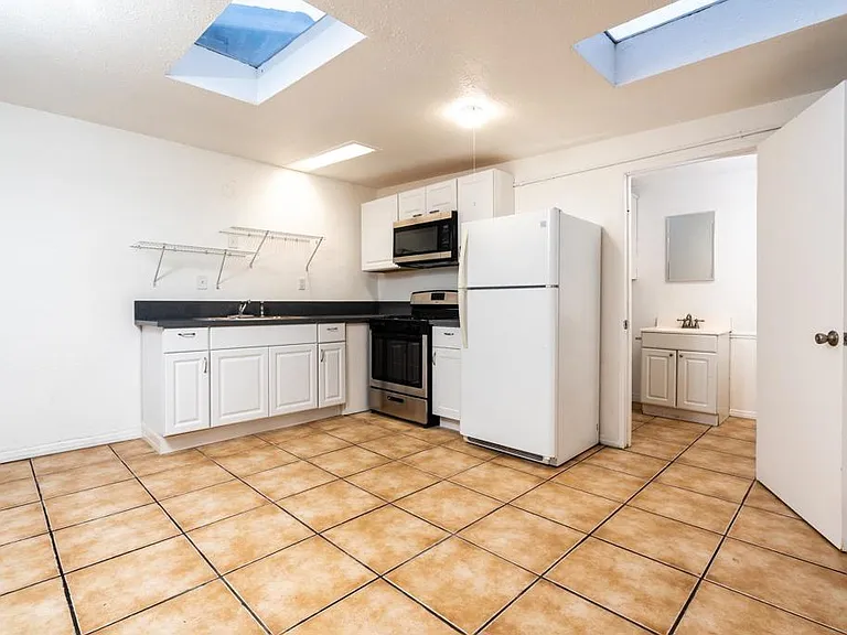 1568 Primera St #B — Photo 3
