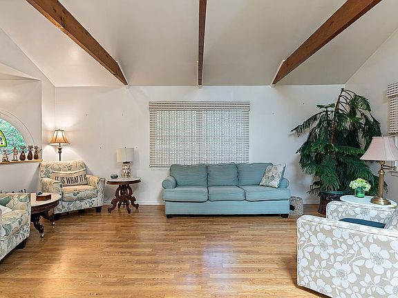4th image of 11 Hazelwood Ave