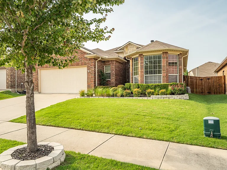 3124 Buckthorn Ln — Photo 2