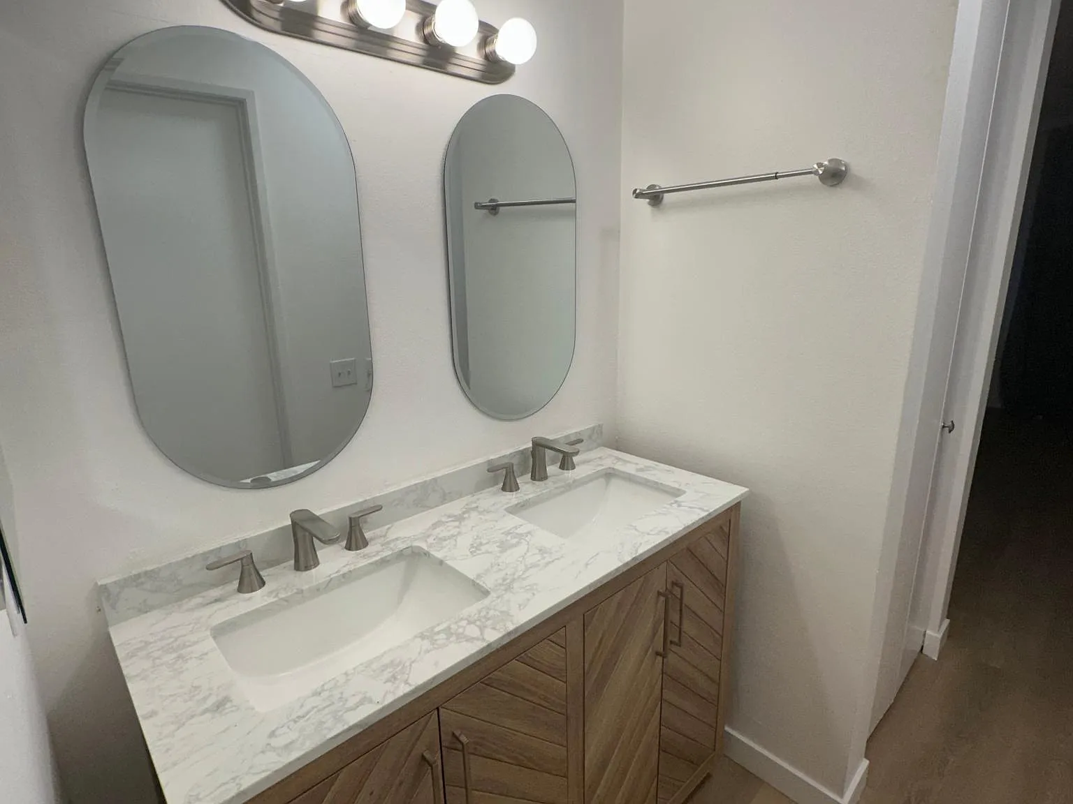 2 bed, 990 sqft, $2,600 — Photo 4