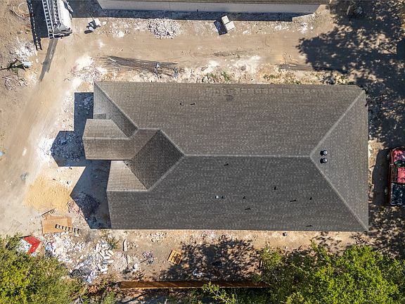 2nd image of 513 Armstrong Rd