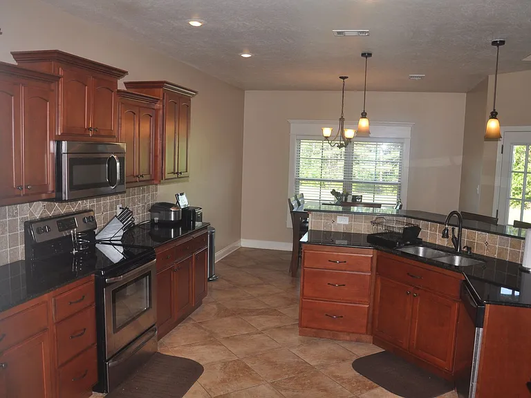 560 Hickory Ridge Rd — Photo 3