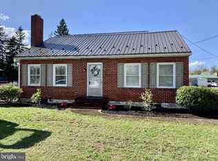 617 Brookens Rd, Fayetteville, PA 17222