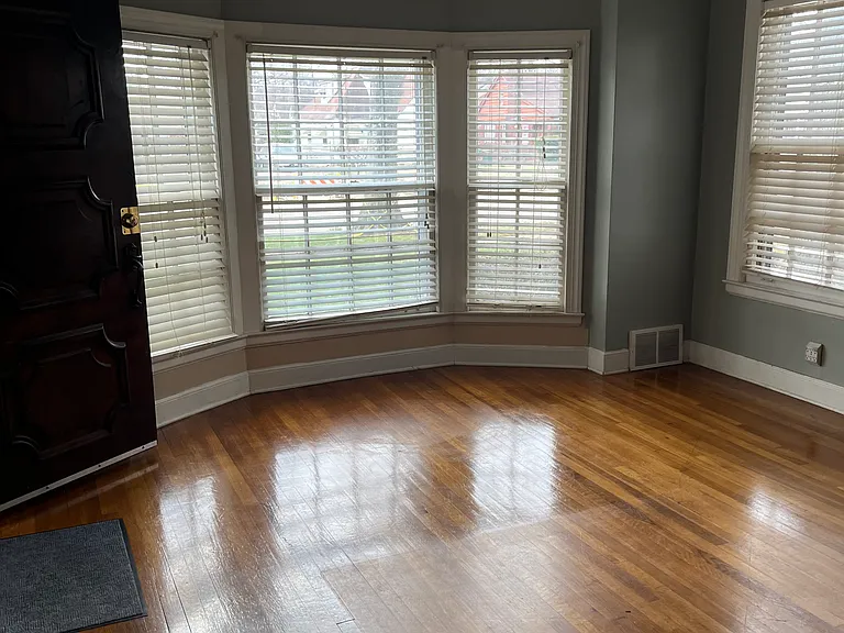 1832 Netherwood Ave — Photo 4