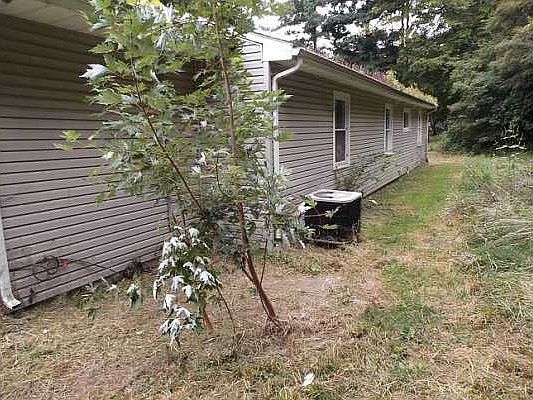 2nd image of 1109 Smith Ln