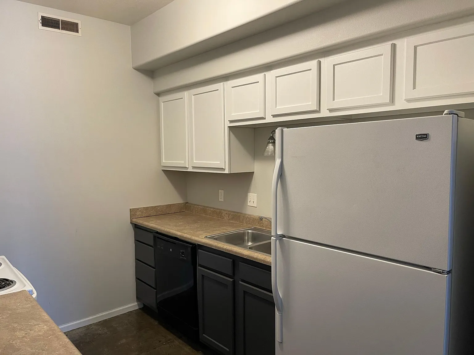 366 S Clinton St — Photo 4