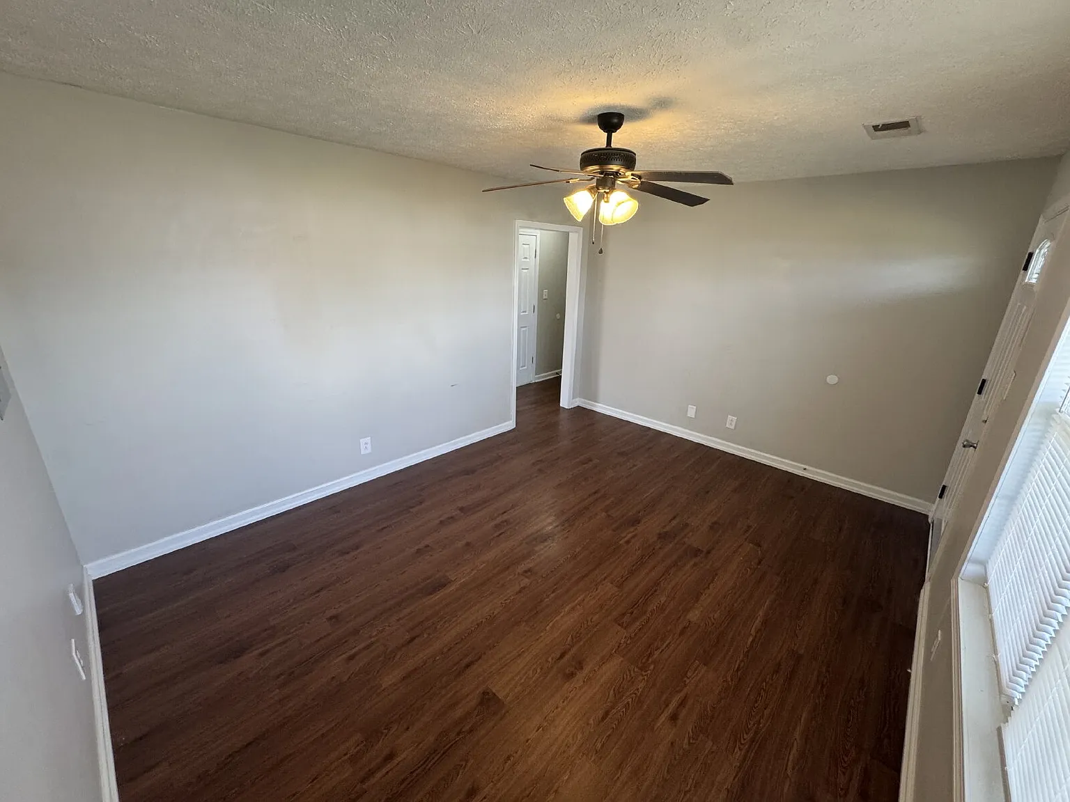 2 bed, 1.0 bath, 852 sqft, $1,095 — Photo 4