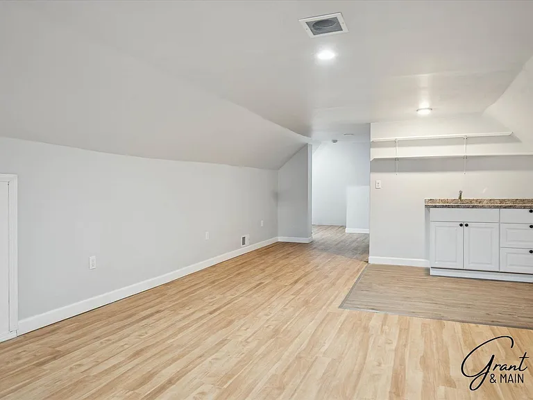 1613 Virginia Park — Photo 6