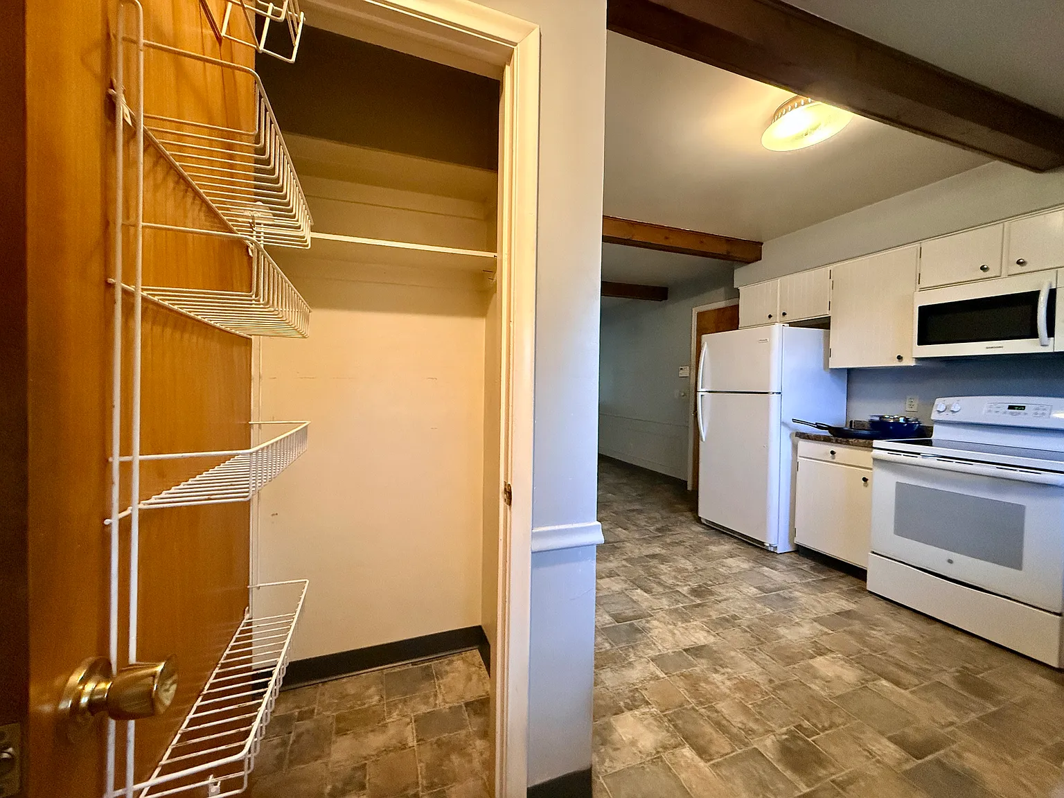 2 bed, 1260 sqft, $1,450 — Photo 2