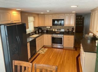 2 Longmeadow Dr, Wareham, MA 02571