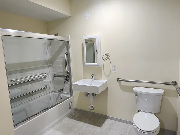 431 Morris Ave #3 — Photo 5