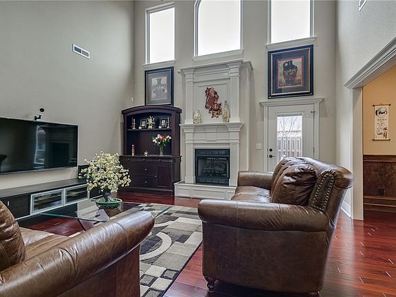 2nd image of 1661 Foxboro Ct