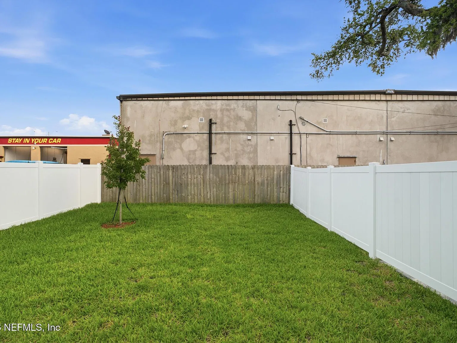 3 bed, 3.5 bath, 1619 sqft, $3,800 — Photo 4