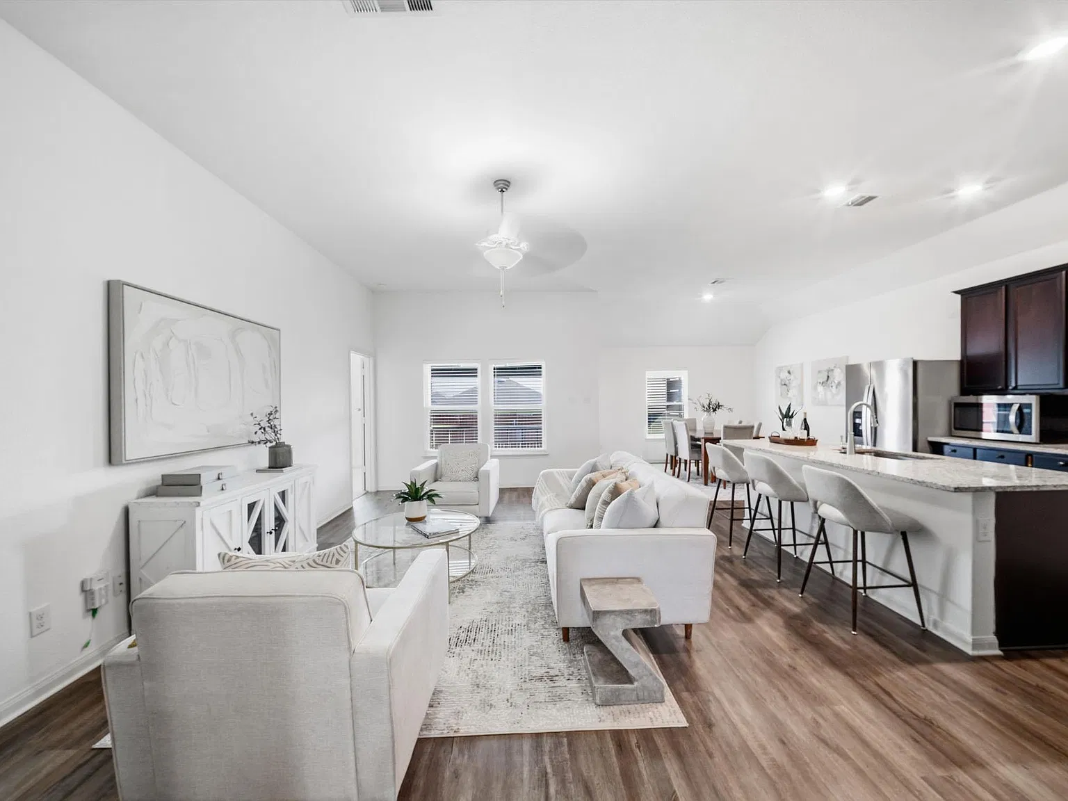 4 bed, 2.0 bath, 1920 sqft, $2,000 — Photo 2