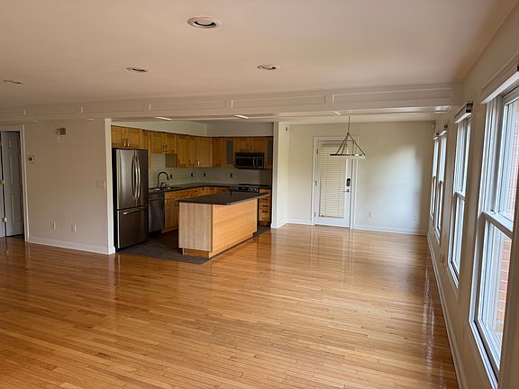 2nd image of 324 Mulberry St