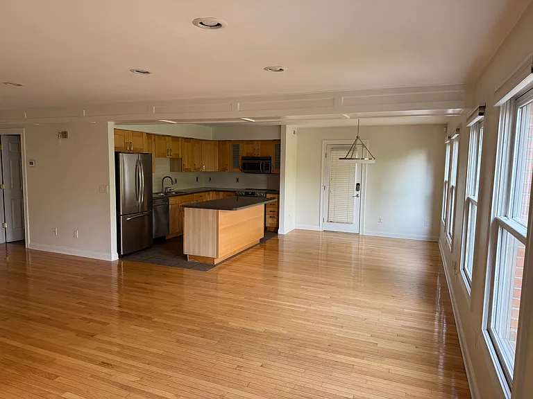324 Mulberry St — Photo 2