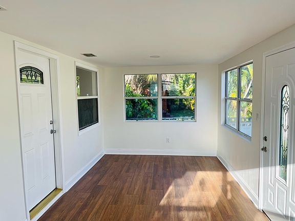 4th image of 1219 Melrose Ave S
