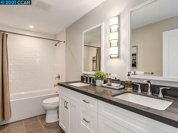 3rd image of 76A Ashbrook Pl