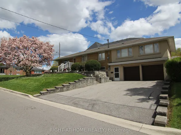 2 Manresa Ln, Toronto, ON M6L 1H4