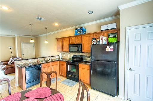 3rd image of 305 Holleman Dr #1006