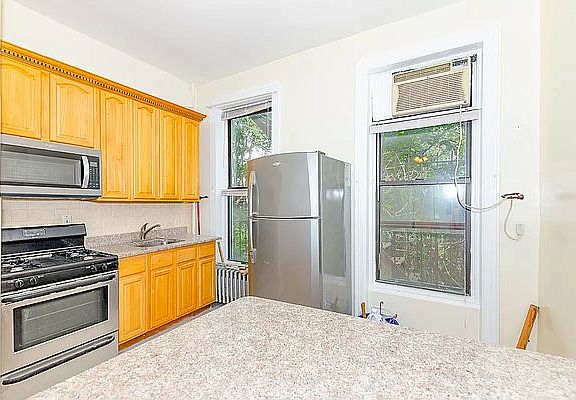 3rd image of 535 Franklin Ave APT 3