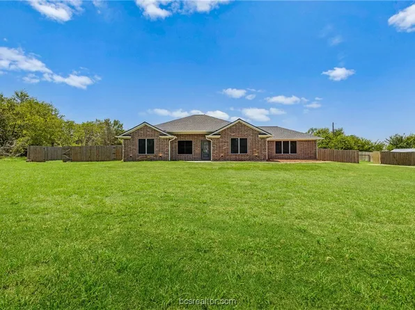 1 Raven Dr, Bryan, TX 77808